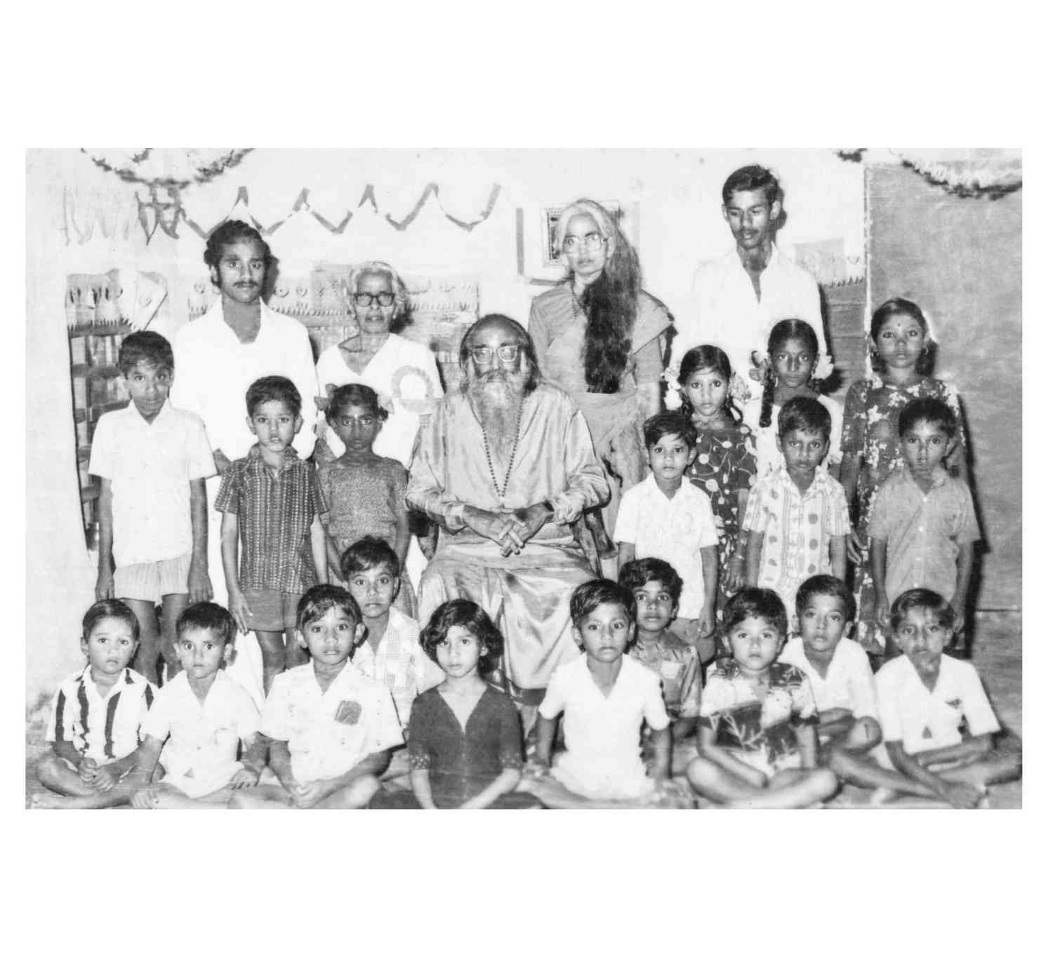 Gurudev with children and Mataji at Chinmayaranyam