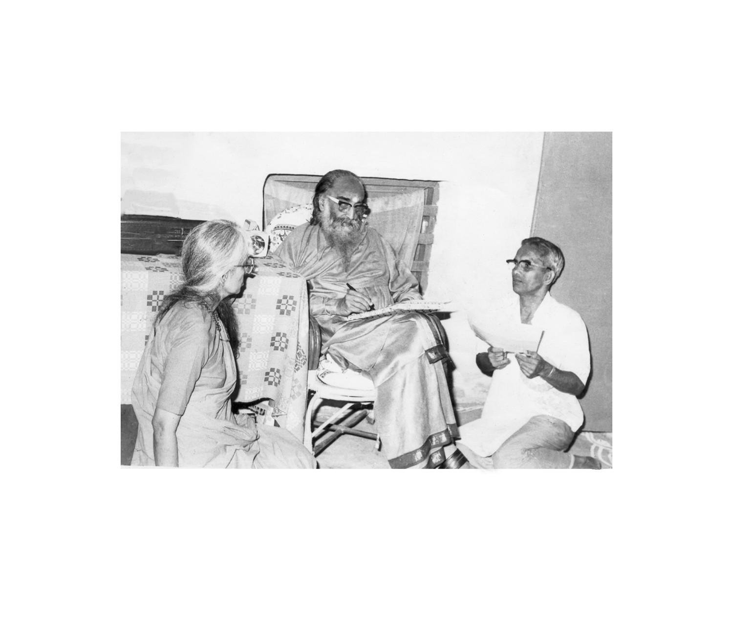 Gurudev in discussion with Mataji and devotee