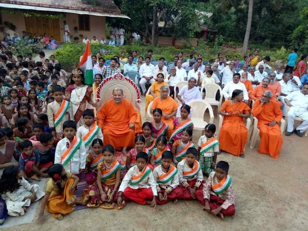 Mataji offering prasadam to child